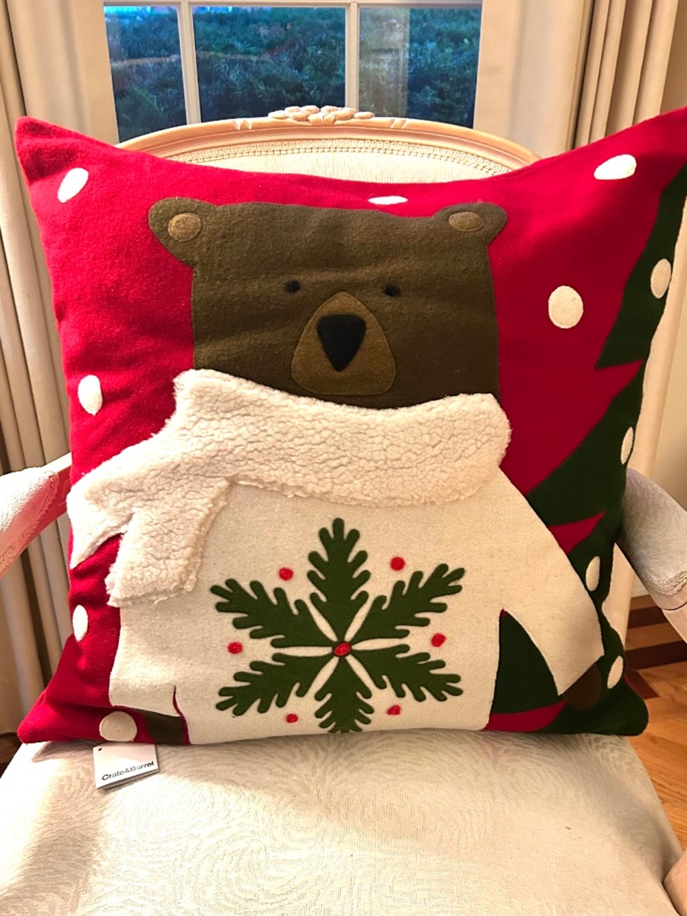CRATE & BARREL HOLIDAY BEAR PILLOW -NWT- GET YOUR PAWS ON THIS CHARMING DÉCOR!